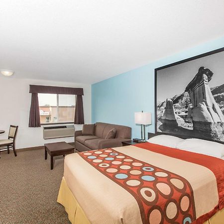 Super 8 By Wyndham Strathmore Luaran gambar