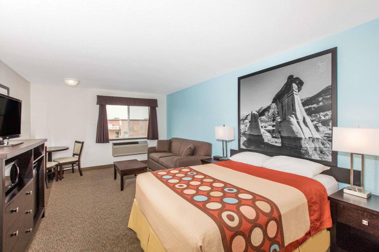 Super 8 By Wyndham Strathmore Luaran gambar