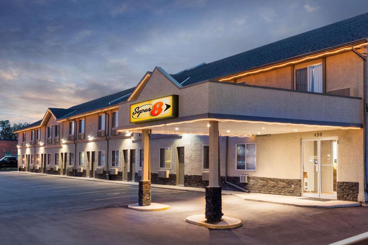 Super 8 By Wyndham Strathmore Luaran gambar
