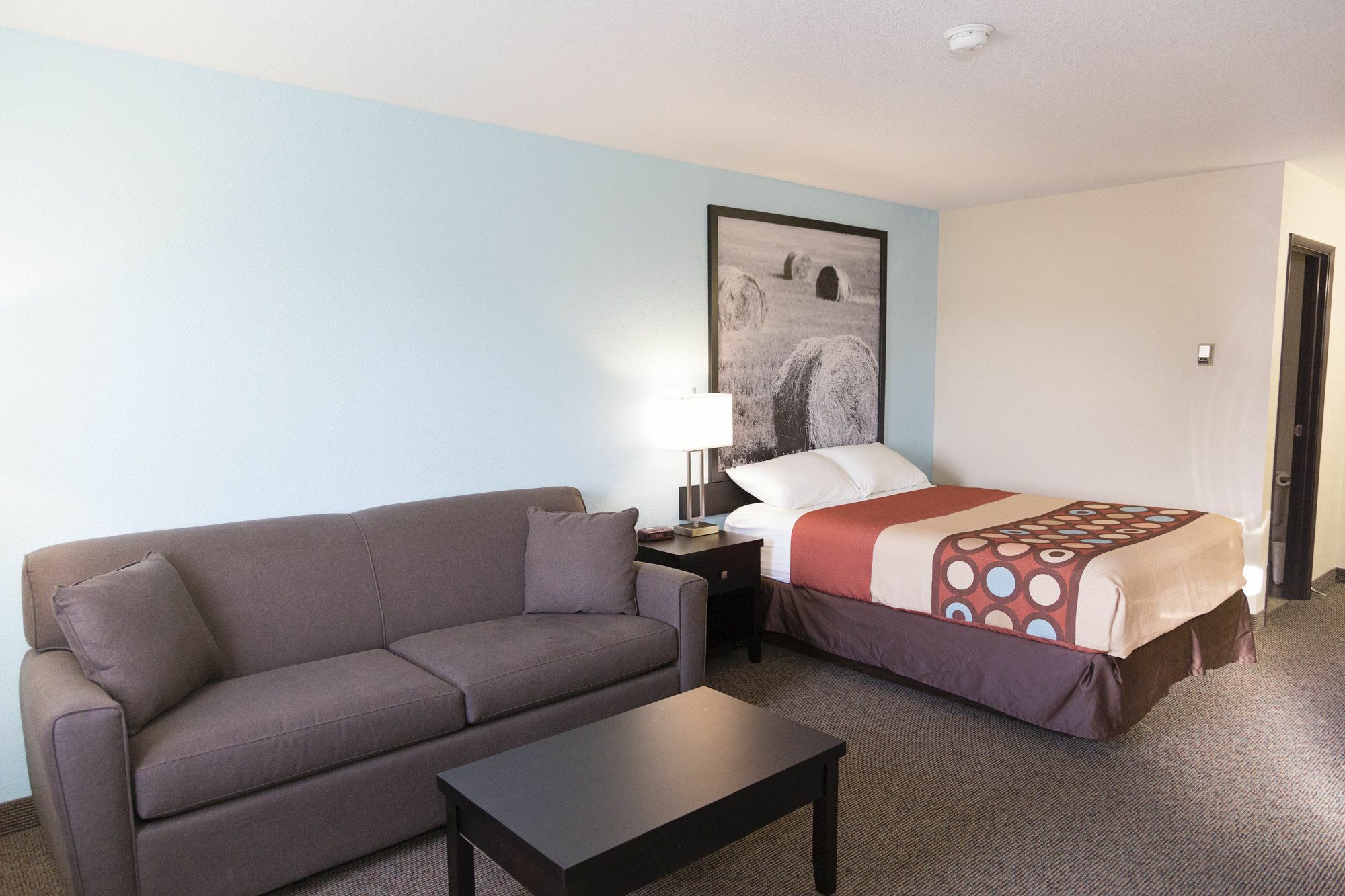 Super 8 By Wyndham Strathmore Luaran gambar