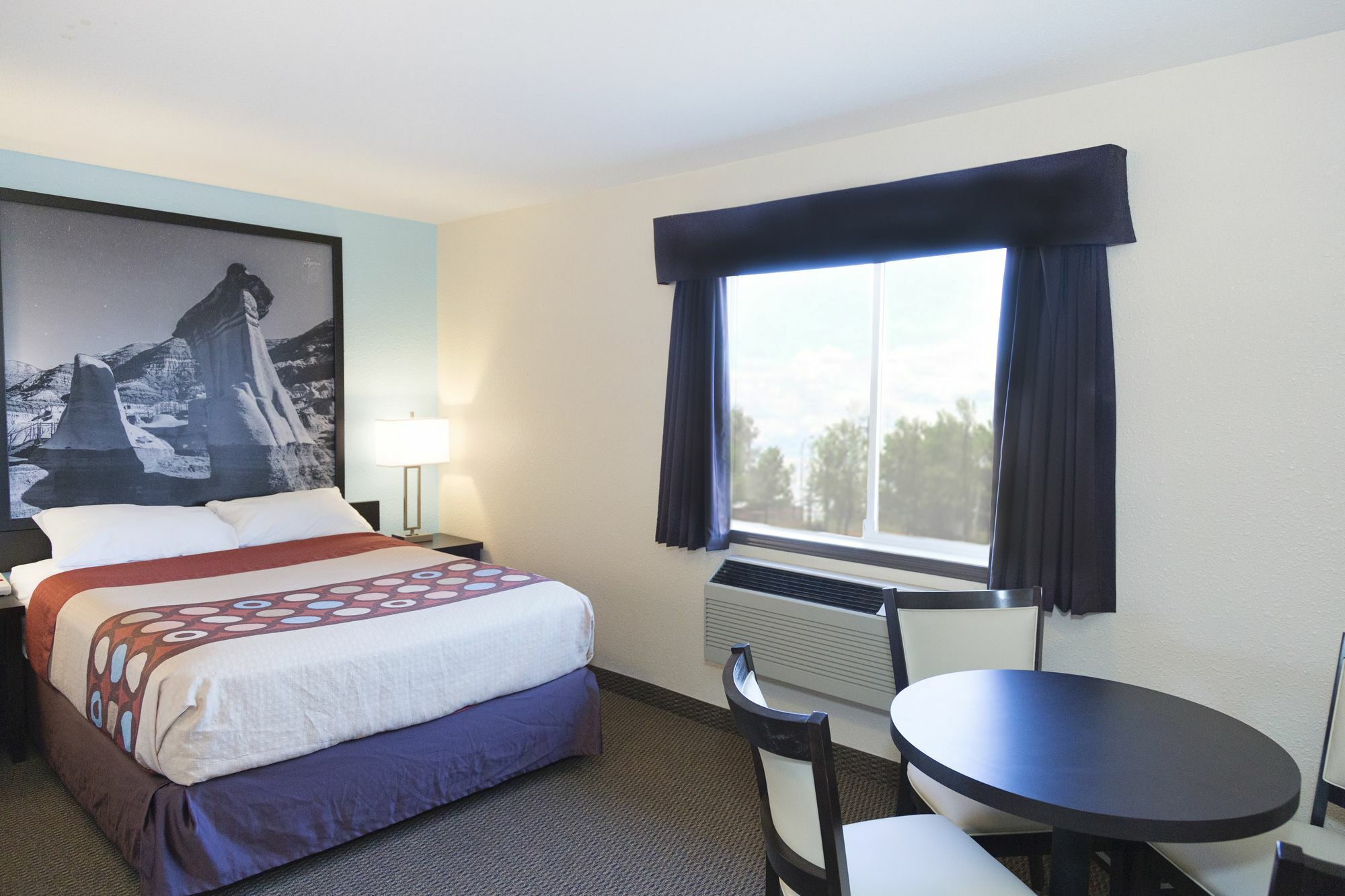 Super 8 By Wyndham Strathmore Luaran gambar