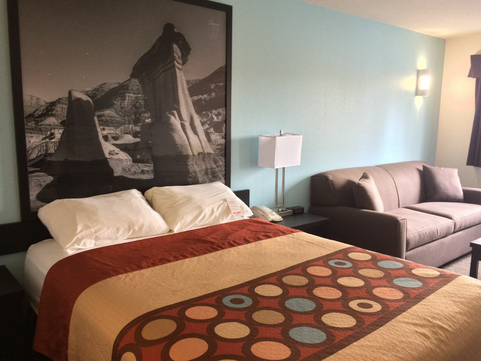 Super 8 By Wyndham Strathmore Luaran gambar