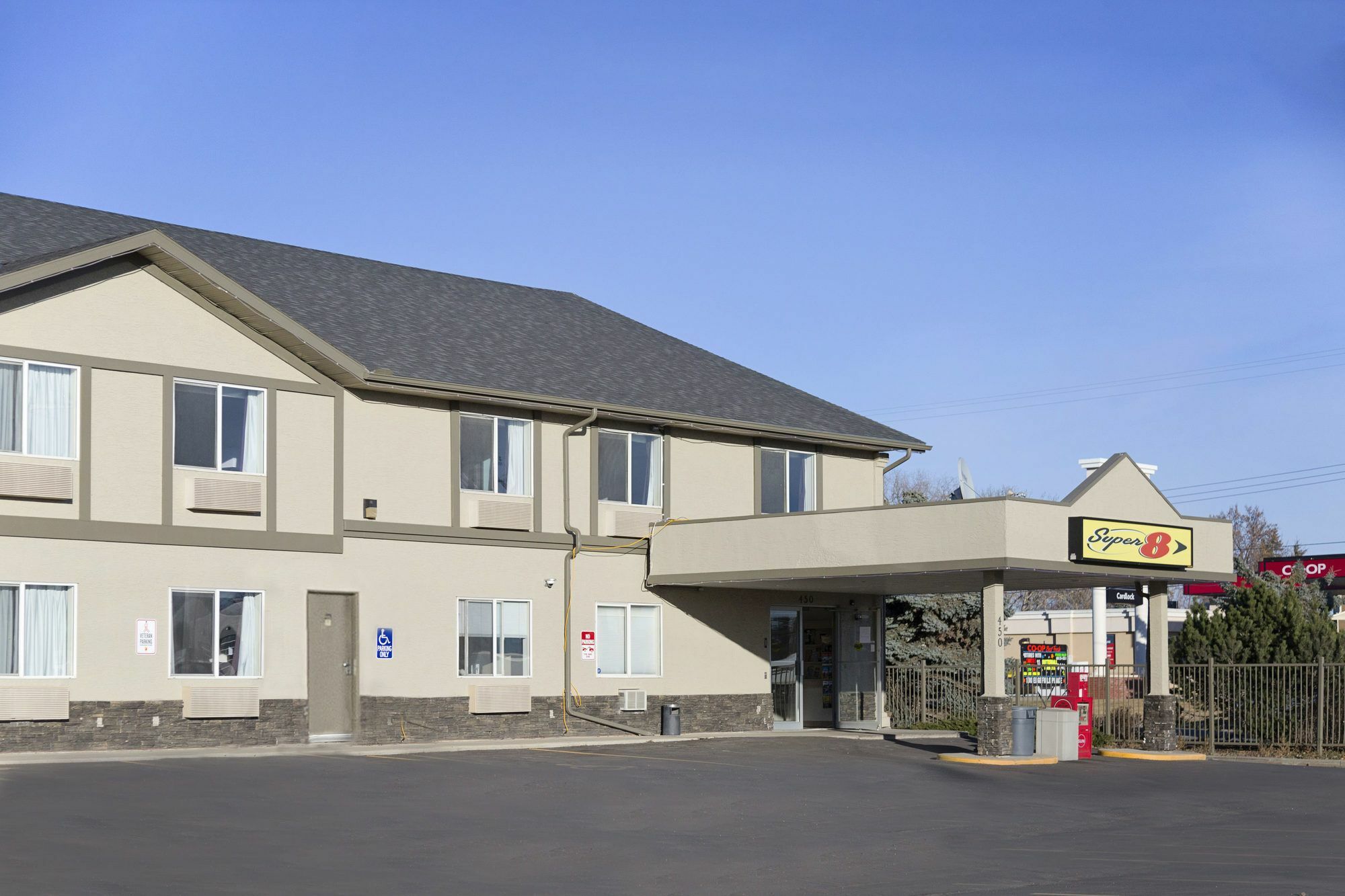 Super 8 By Wyndham Strathmore Luaran gambar